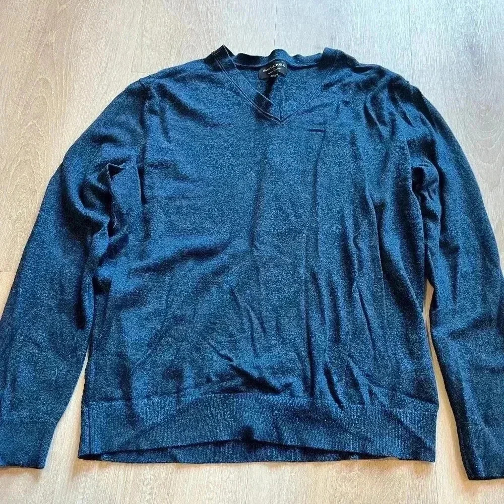 Banana Republic blue v neck mens sweater, medium